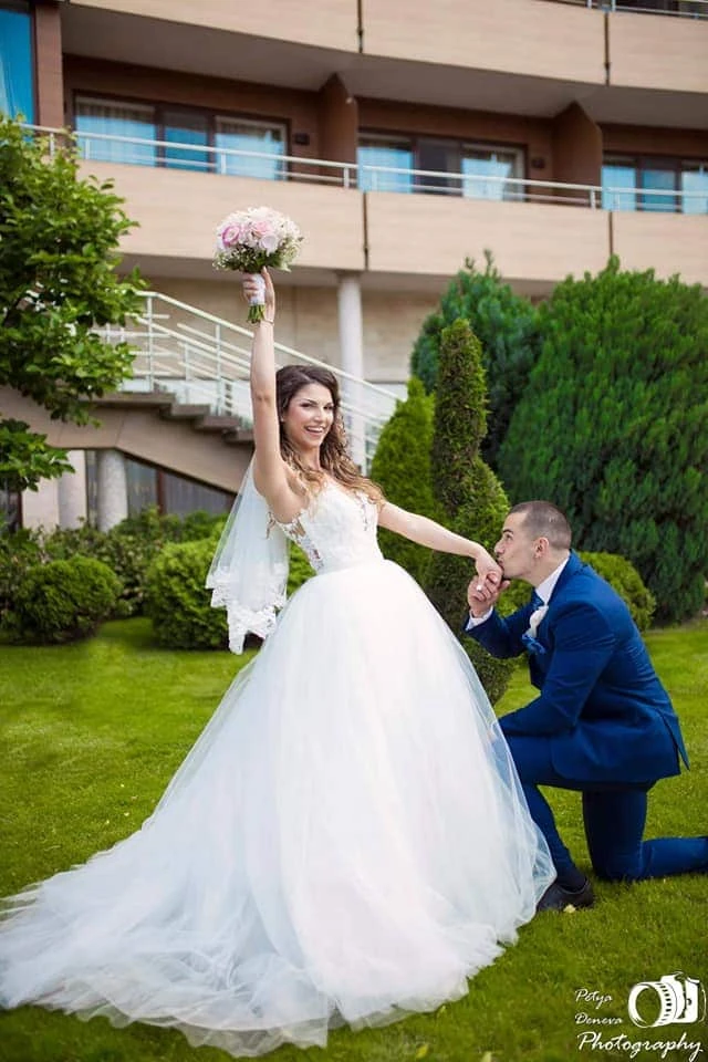 photo 2 – Сватбен бутик NOVIA – производство на булчински, абитуриенски рокли и официални облекла