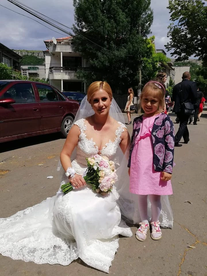 photo 4 – Сватбен бутик NOVIA – производство на булчински, абитуриенски рокли и официални облекла