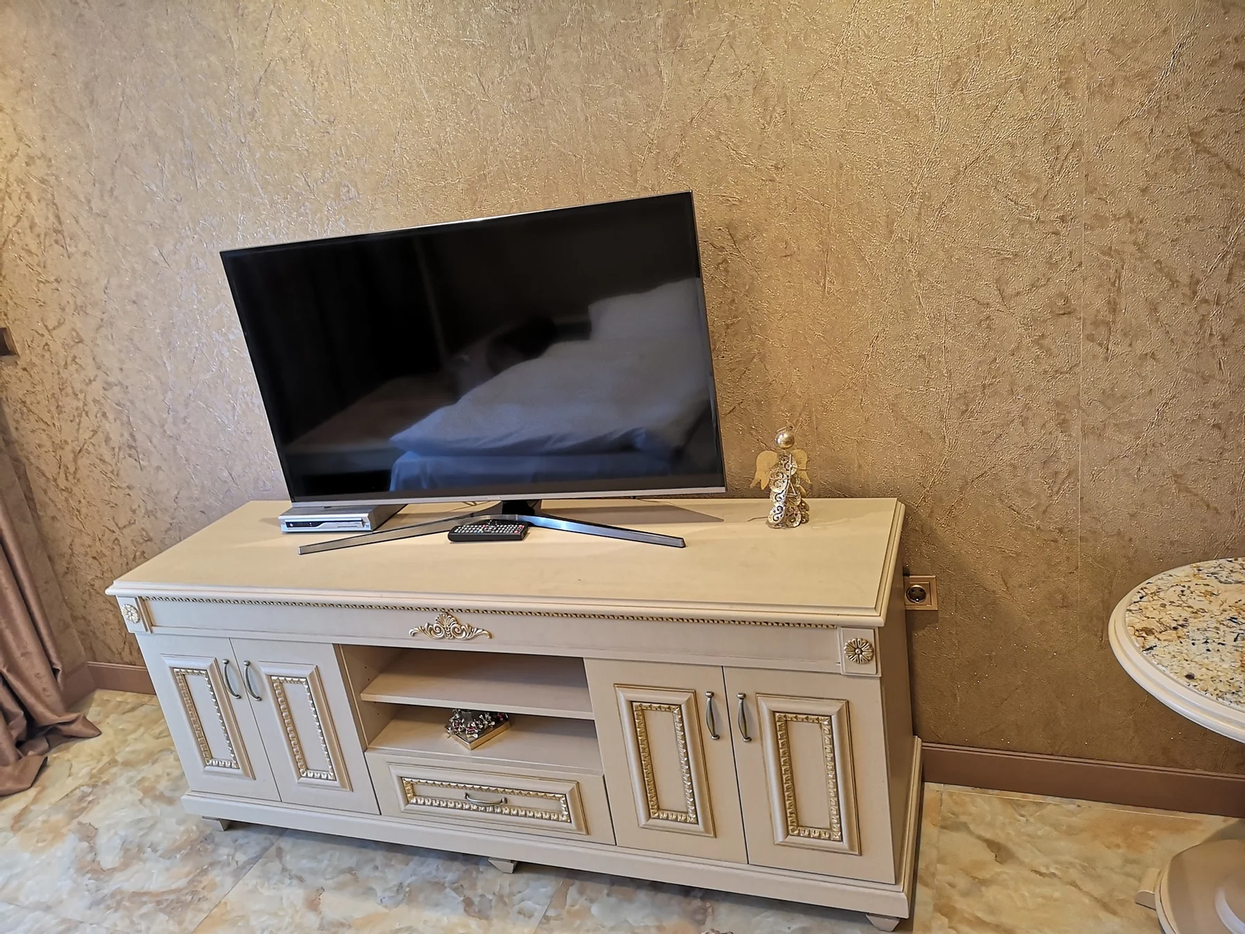 fotografie 2 – Y&Y furniture – Y&Y Мебели – Я и Я ФЮРНИЧЪР ЕООД